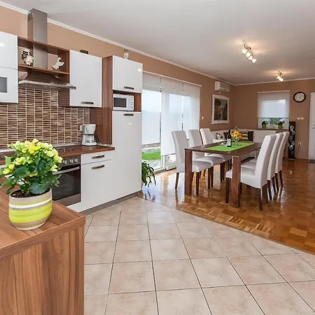 Spacious Kostelj In Unique Location Цриквеница